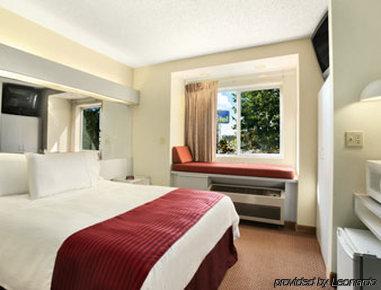Quality Inn & Suites Watertown Fort Drum Calcium Phòng bức ảnh